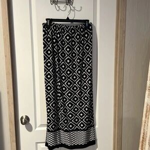 Chic Black and White Geometric Maxi Skirt